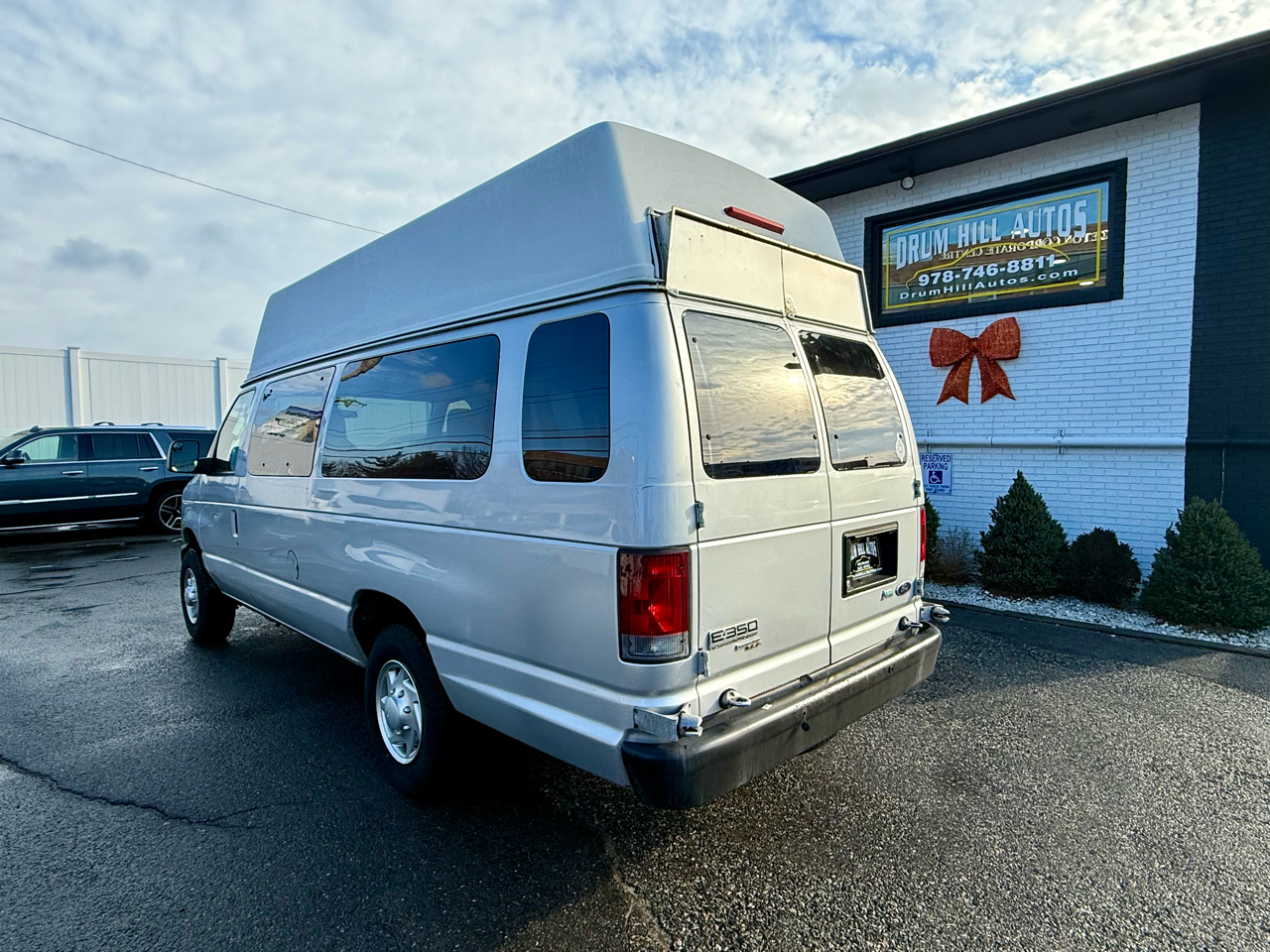 Ford Econoline E-350 Super Duty Extended 2012