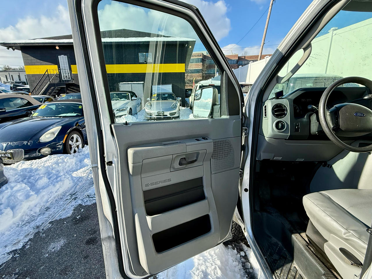 Ford Econoline E-350 Super Duty Extended 2012