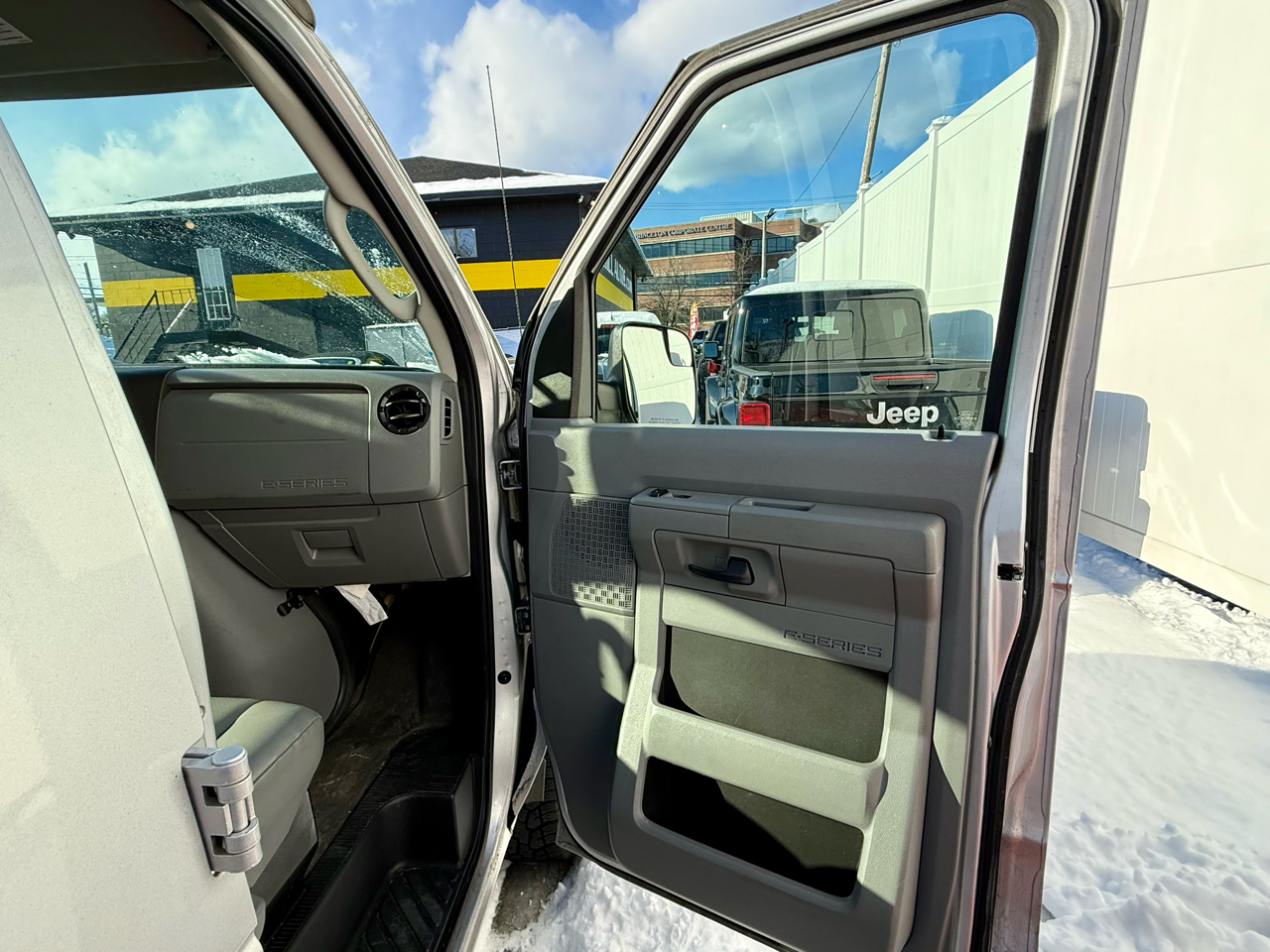 Ford Econoline E-350 Super Duty Extended 2012