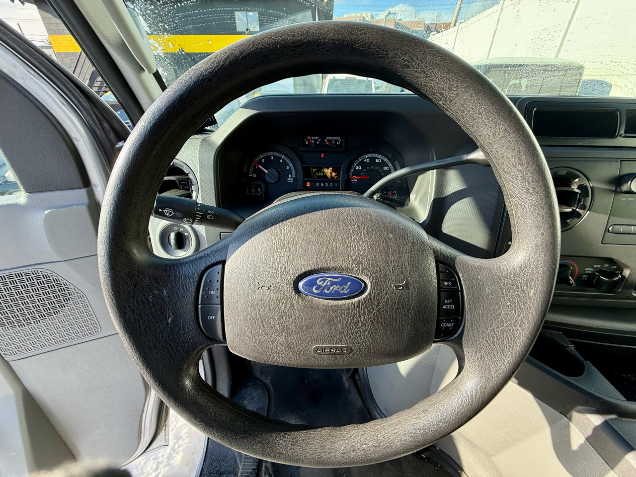 Ford Econoline E-350 Super Duty Extended 2012