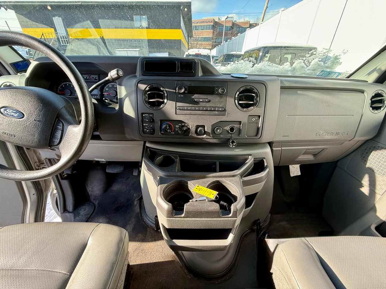 Ford Econoline E-350 Super Duty Extended 2012