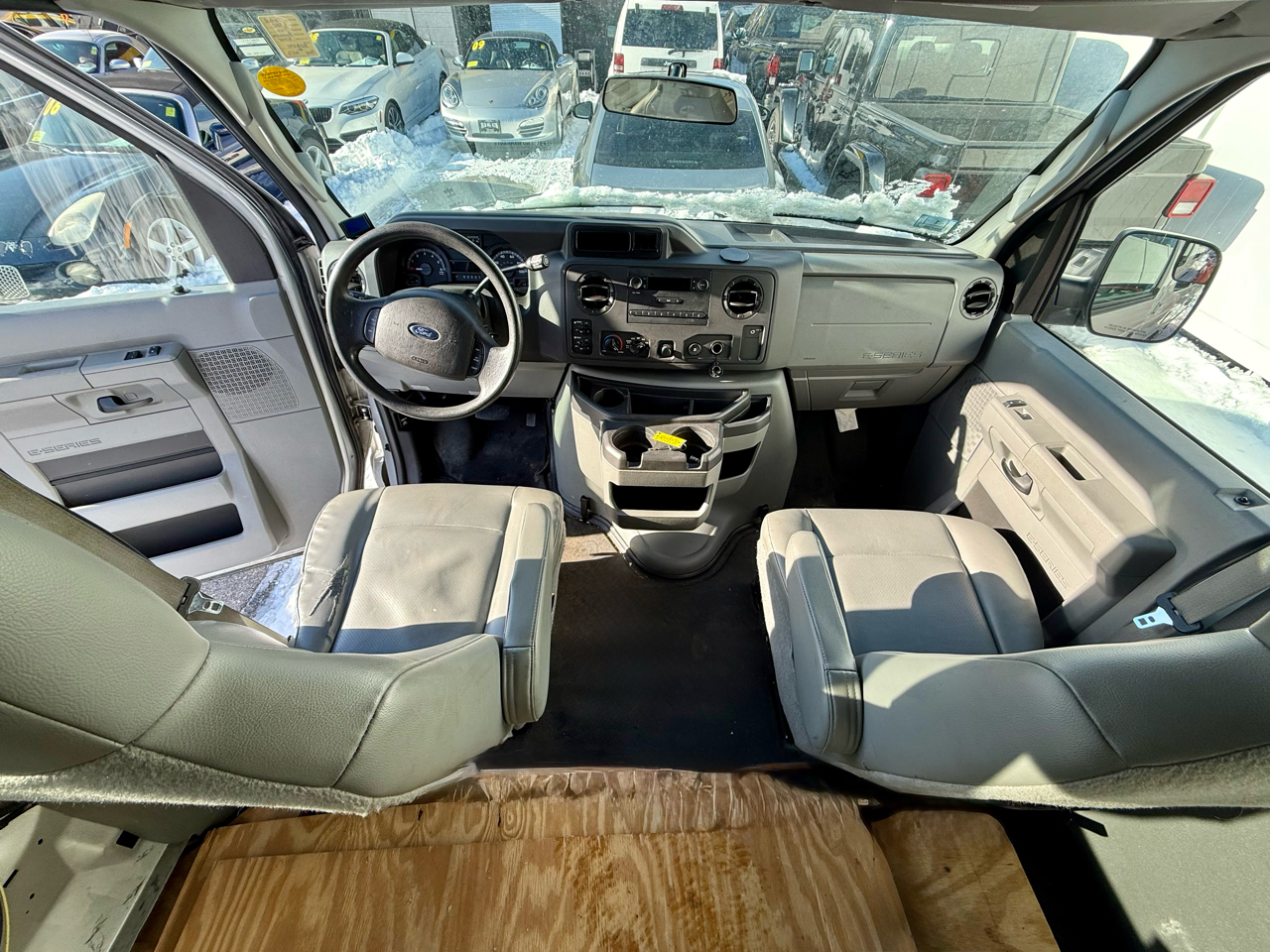 Ford Econoline E-350 Super Duty Extended 2012