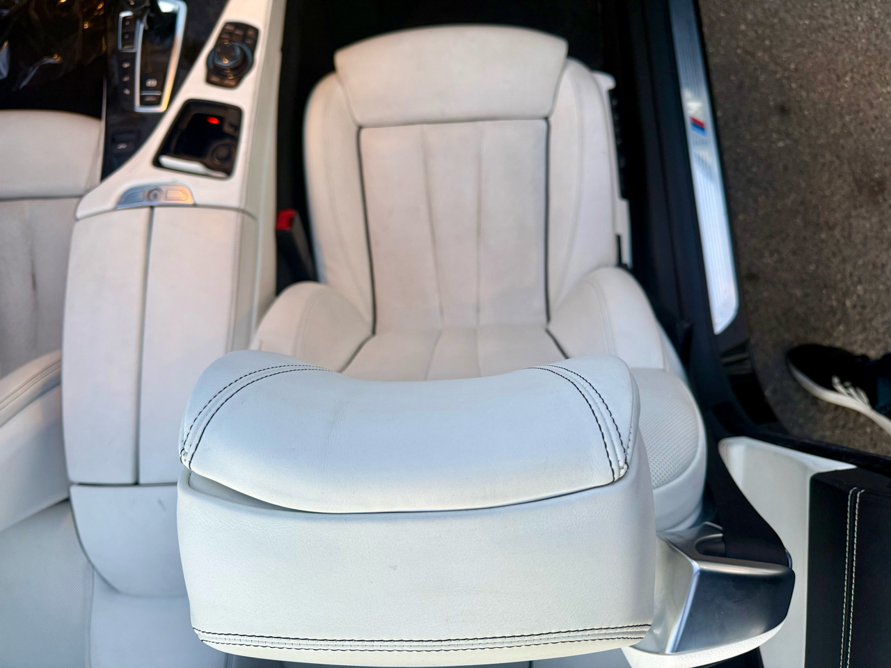 BMW 6-Series 650xi Convertible 2014