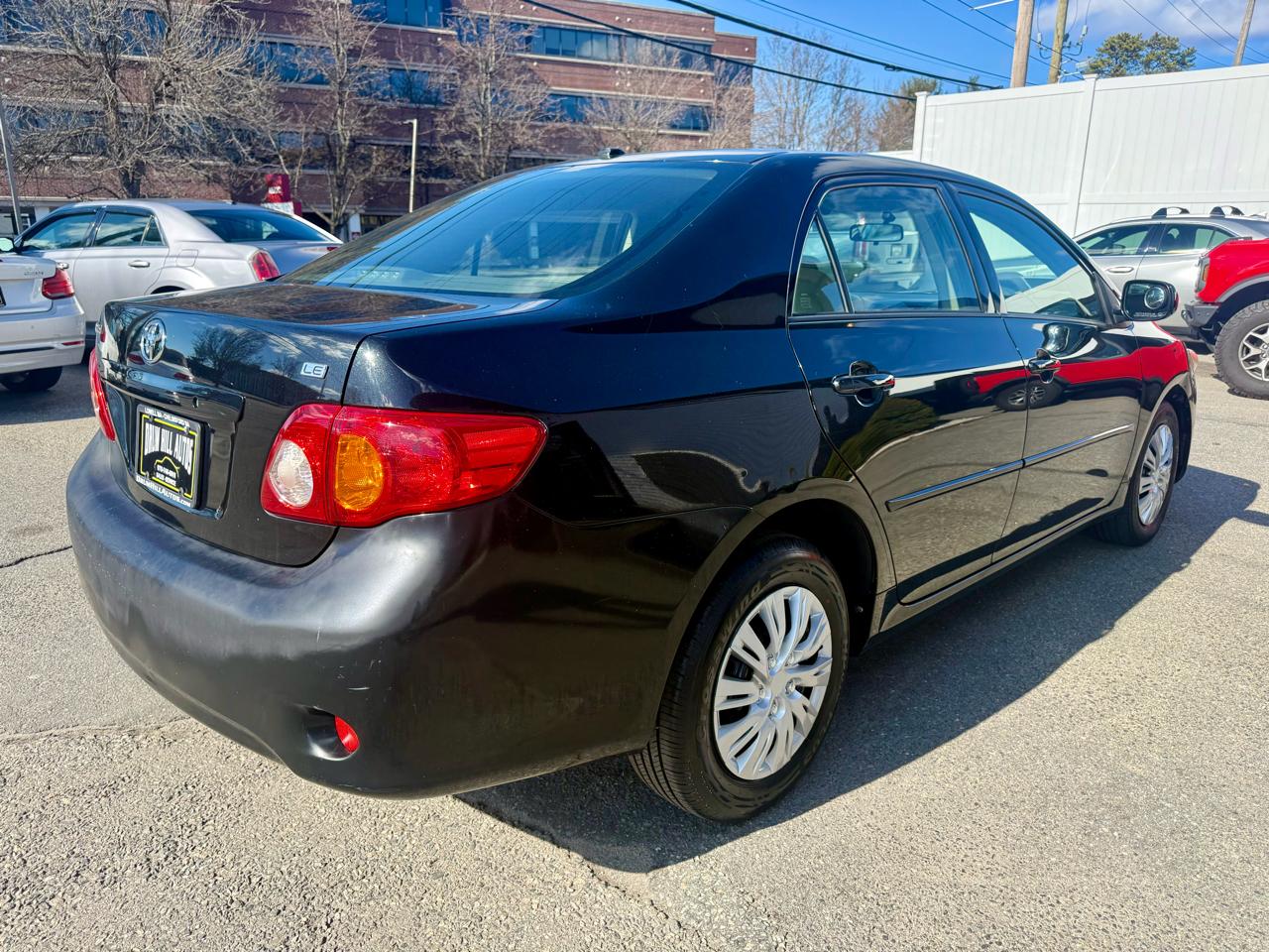 Toyota Corolla Base 5-Speed MT 2010