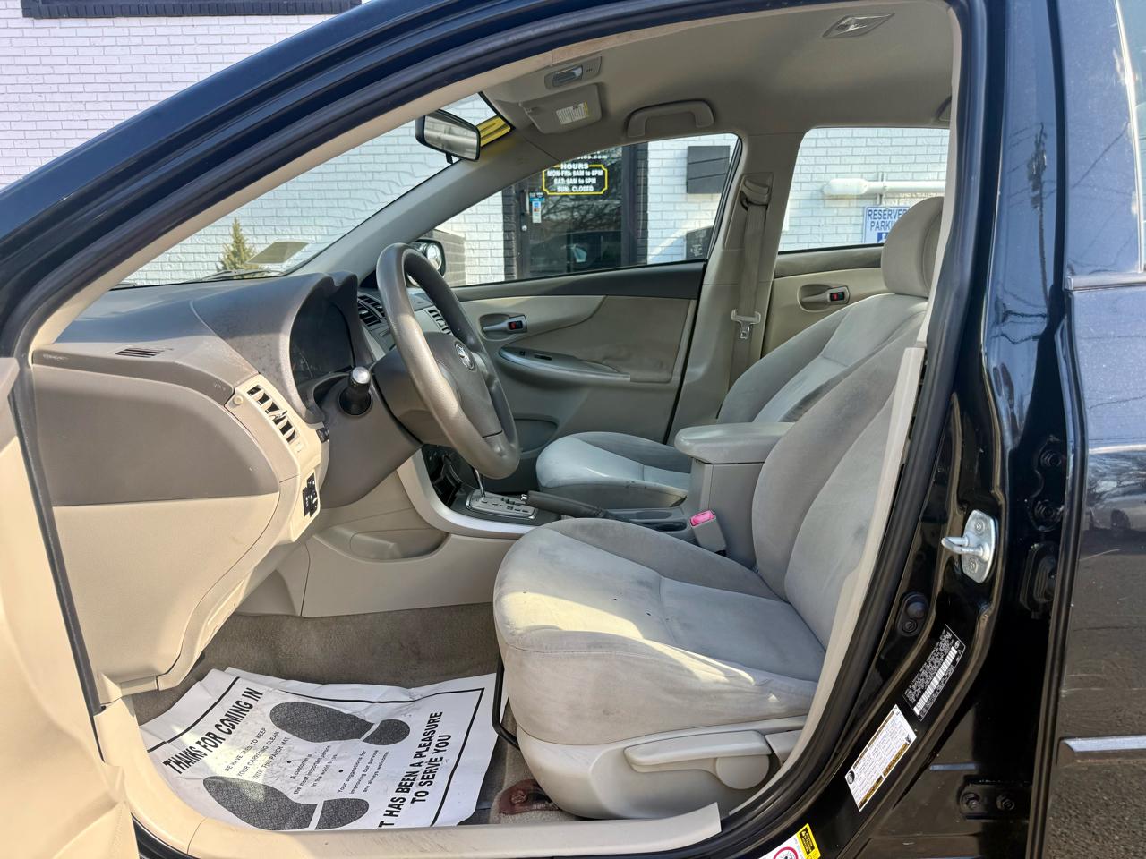 Toyota Corolla Base 5-Speed MT 2010