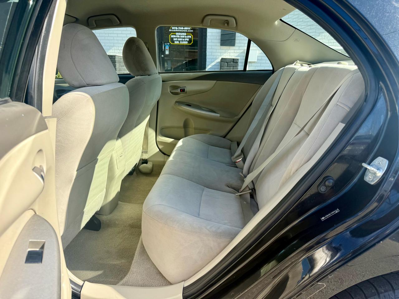 Toyota Corolla Base 5-Speed MT 2010