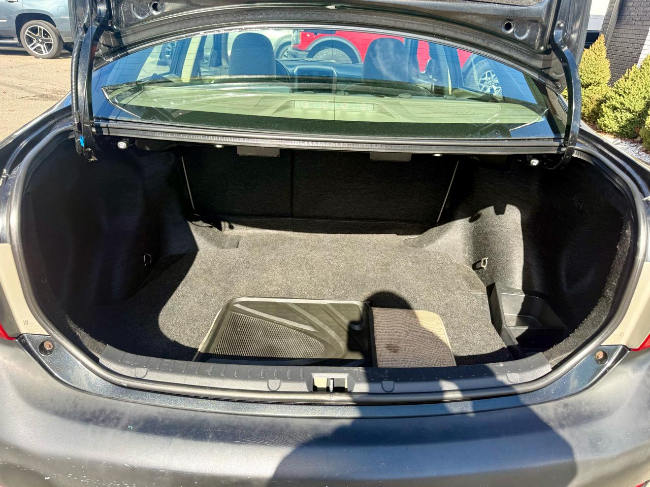 Toyota Corolla Base 5-Speed MT 2010