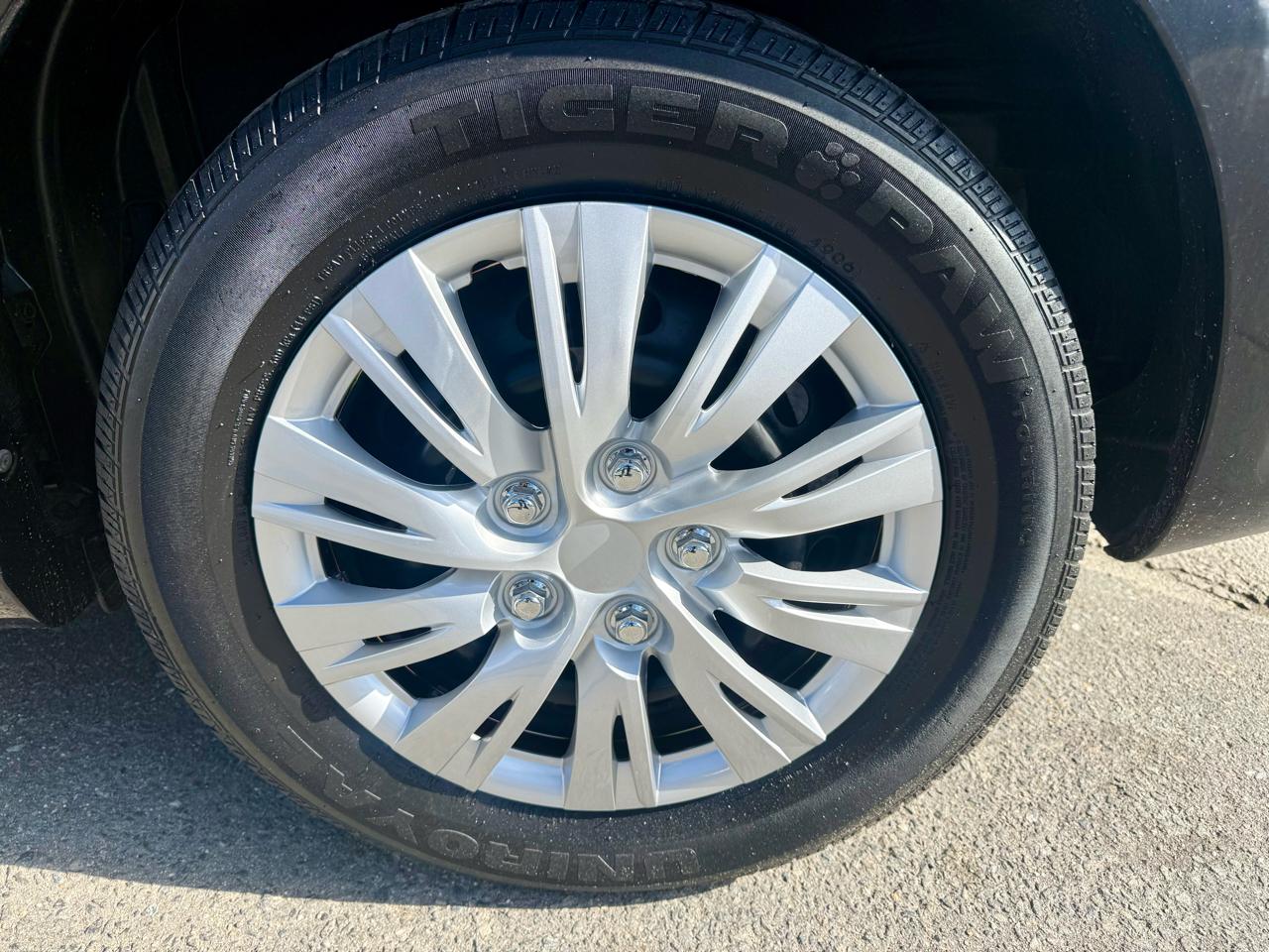 Toyota Corolla Base 5-Speed MT 2010