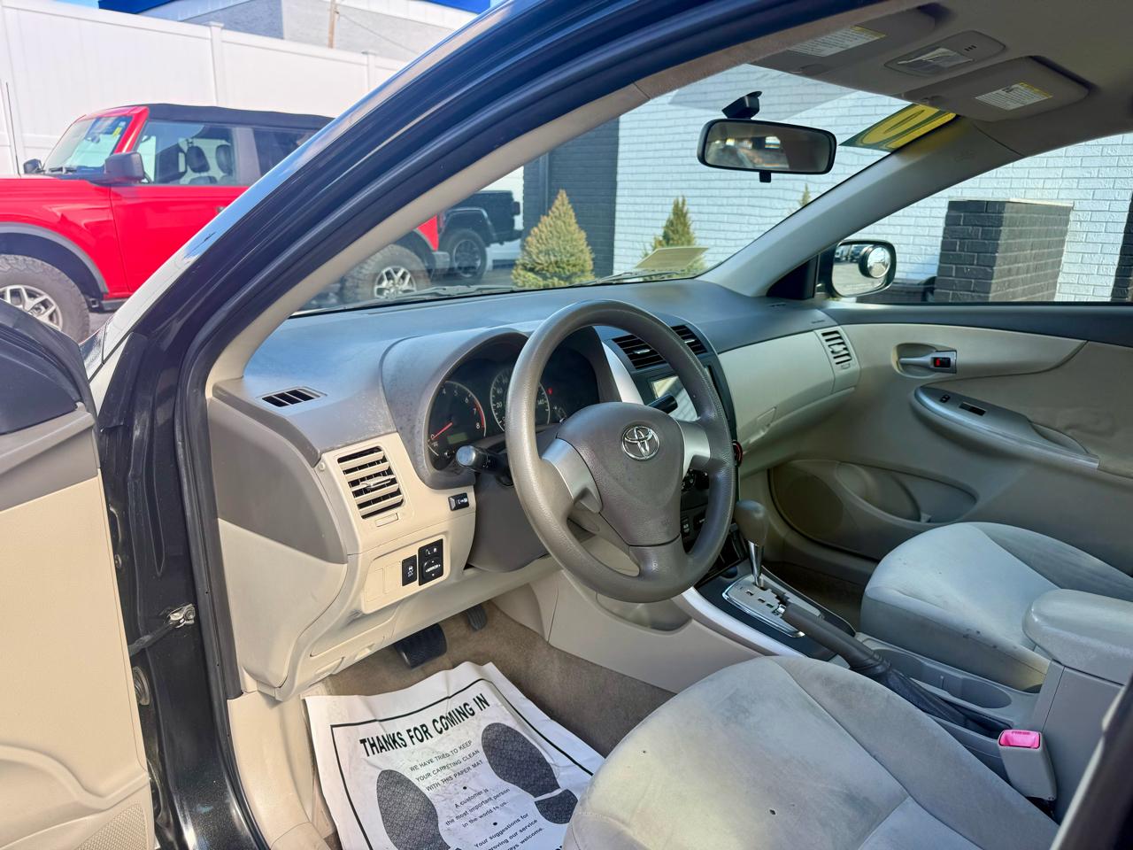 Toyota Corolla Base 5-Speed MT 2010