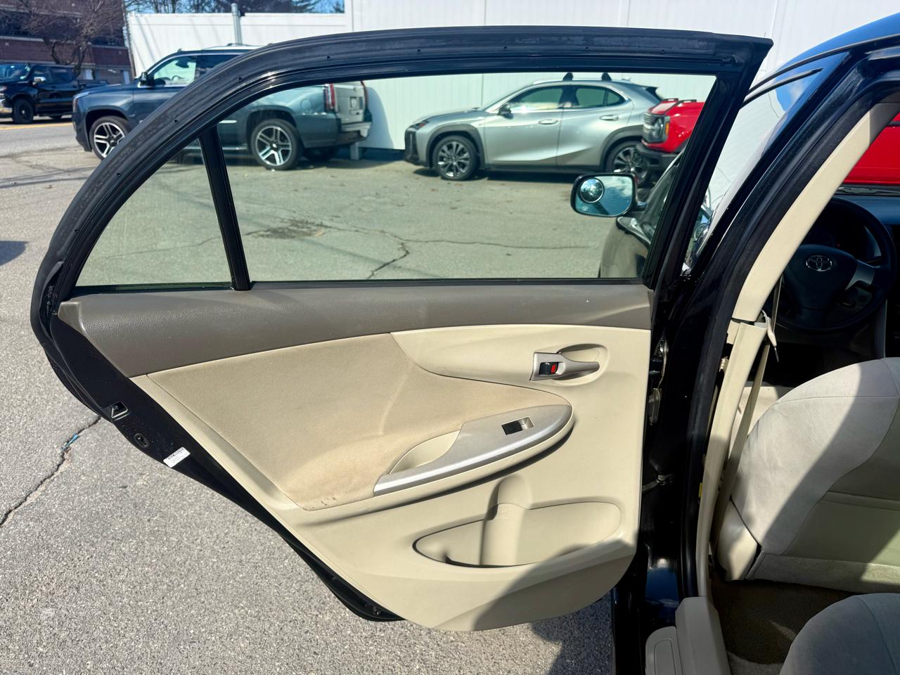 Toyota Corolla Base 5-Speed MT 2010