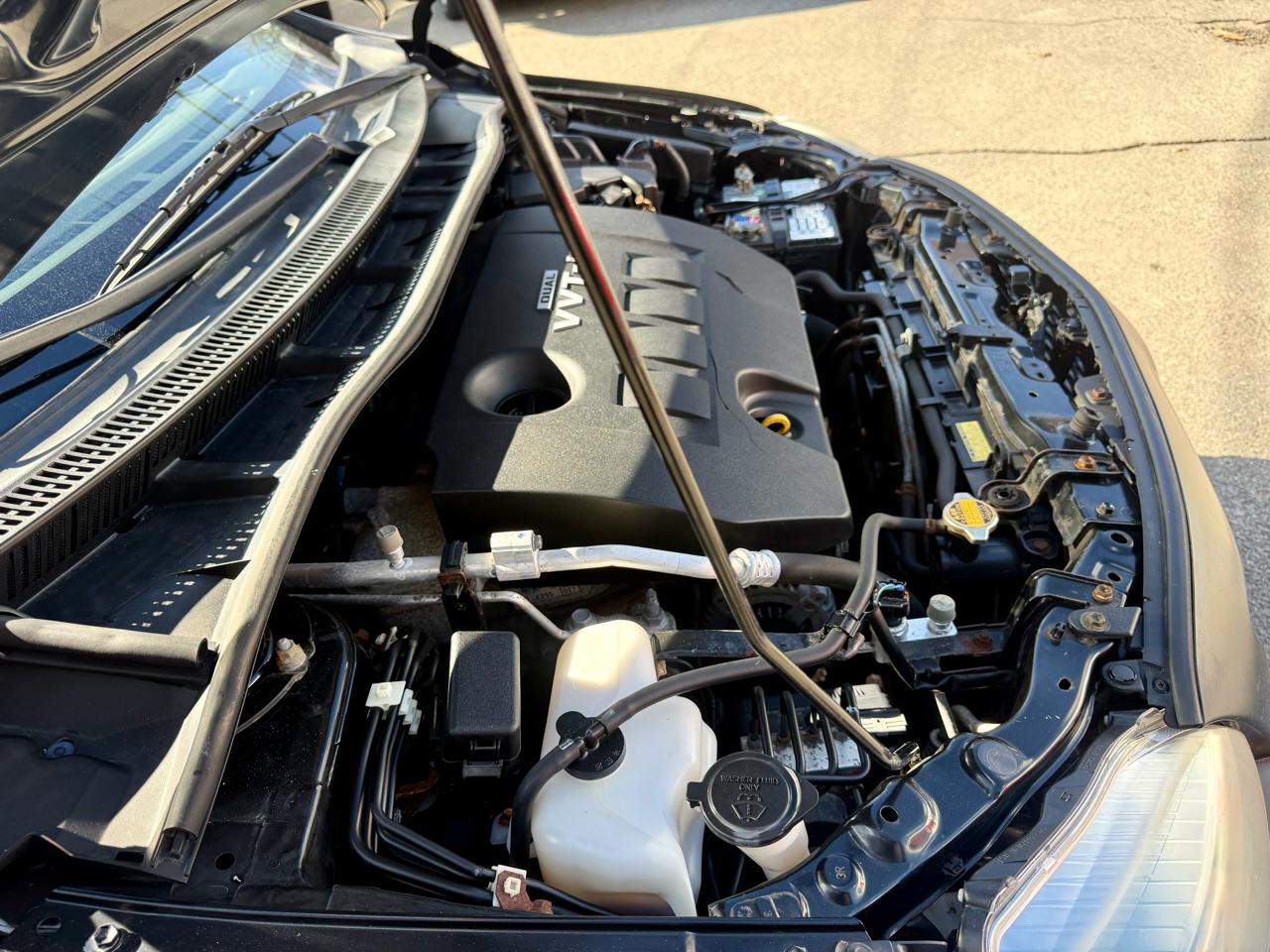 Toyota Corolla Base 5-Speed MT 2010