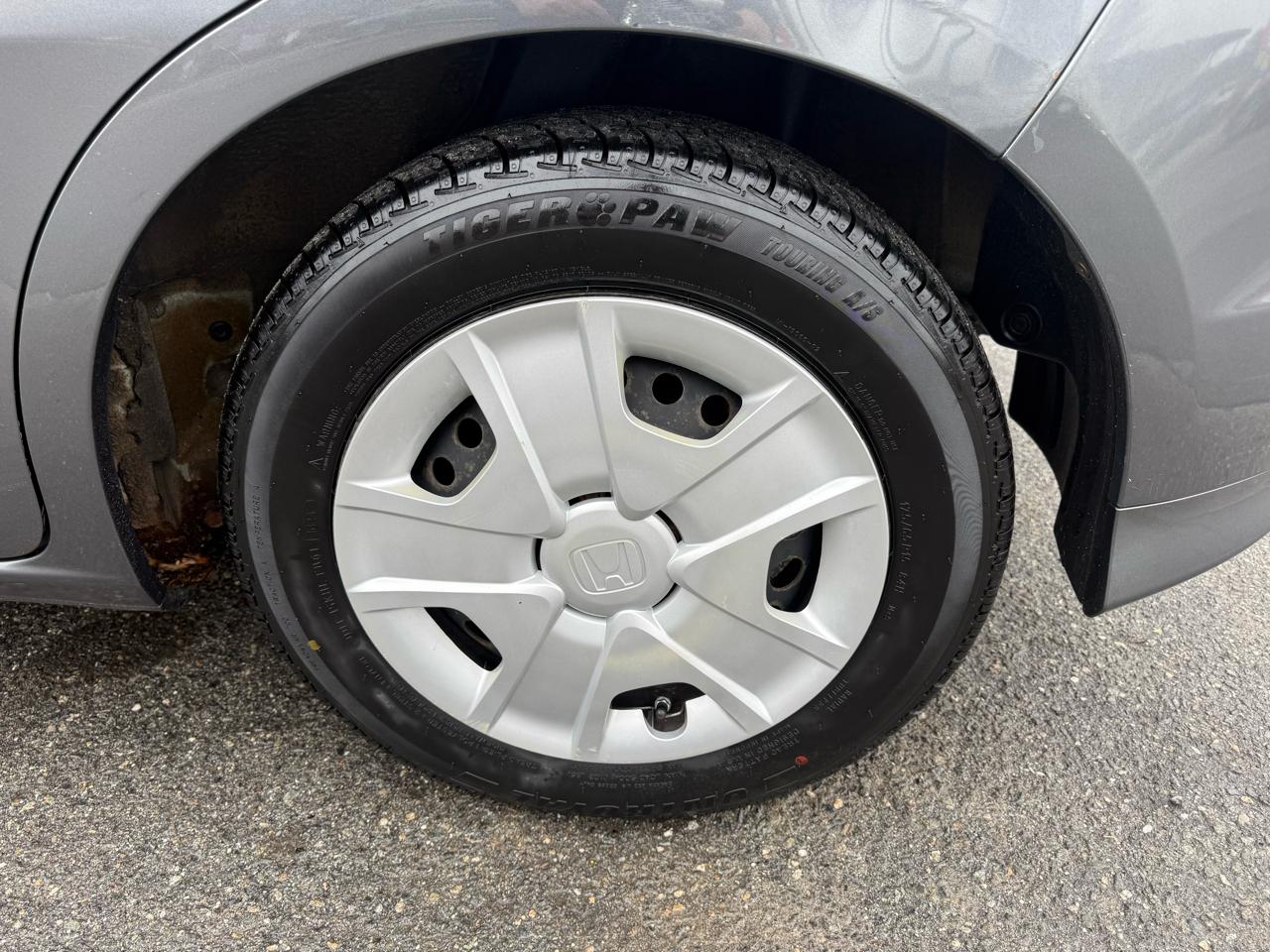 Honda Fit 5-Speed MT 2013