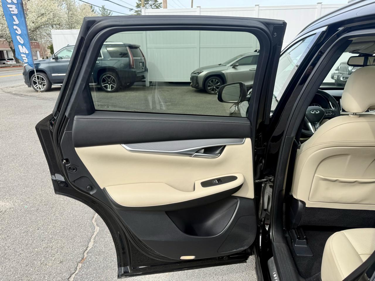 Infiniti QX50 LUXE AWD 2022