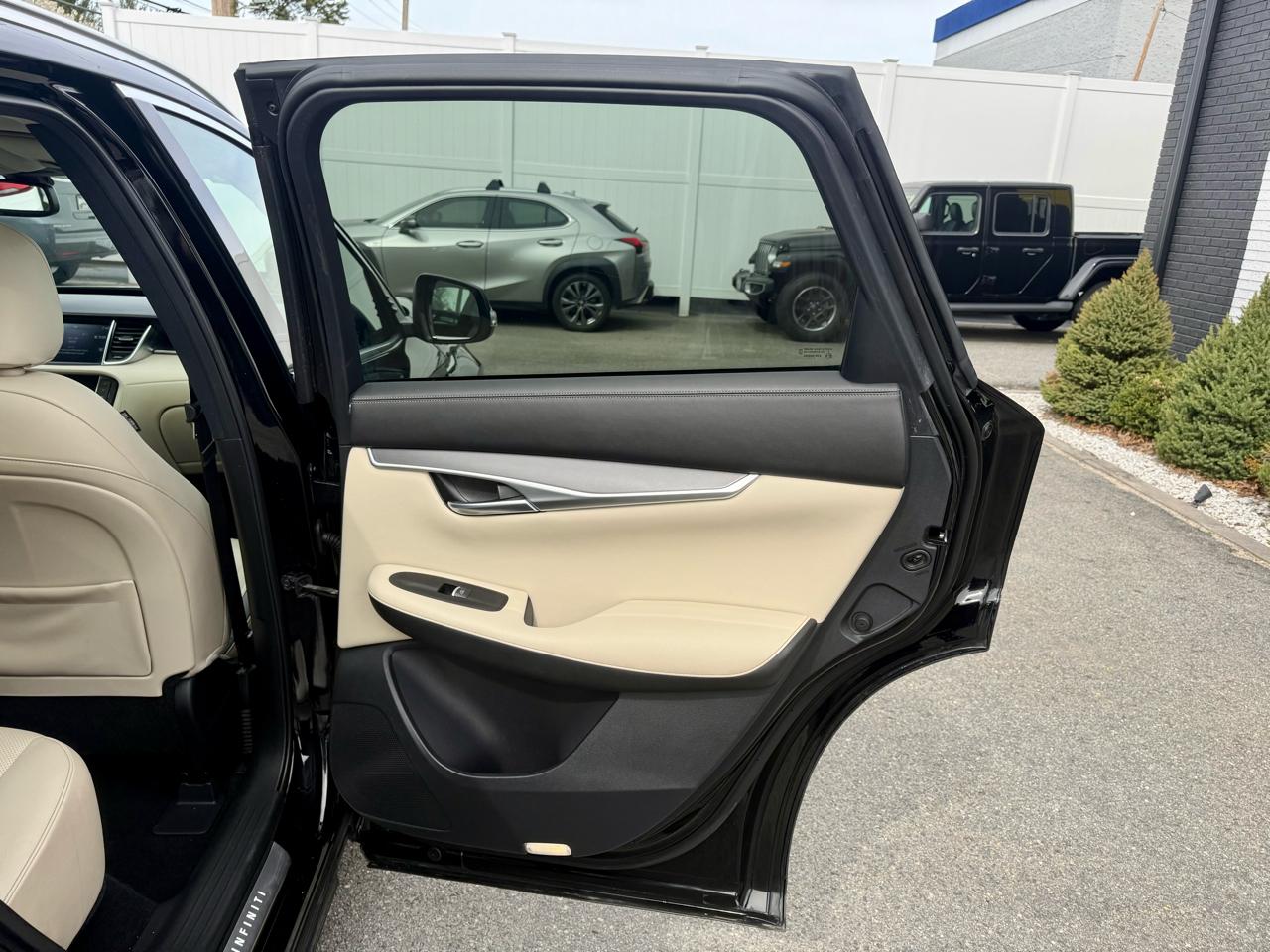 Infiniti QX50 LUXE AWD 2022