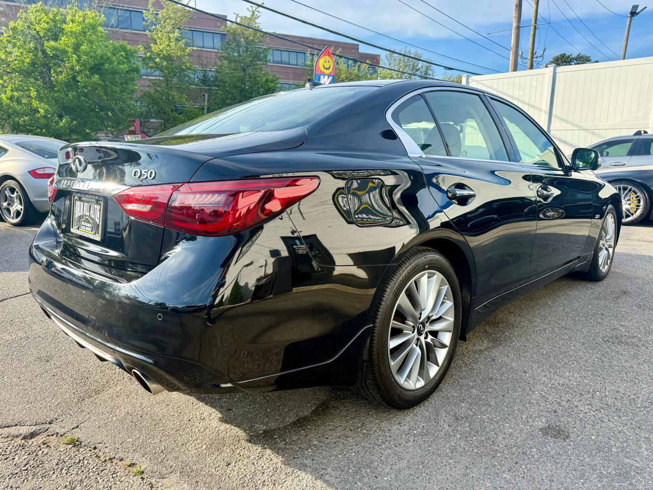 Infiniti Q50 2.0t LUXE AWD 2018
