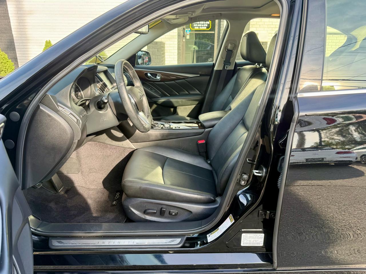 Infiniti Q50 2.0t LUXE AWD 2018