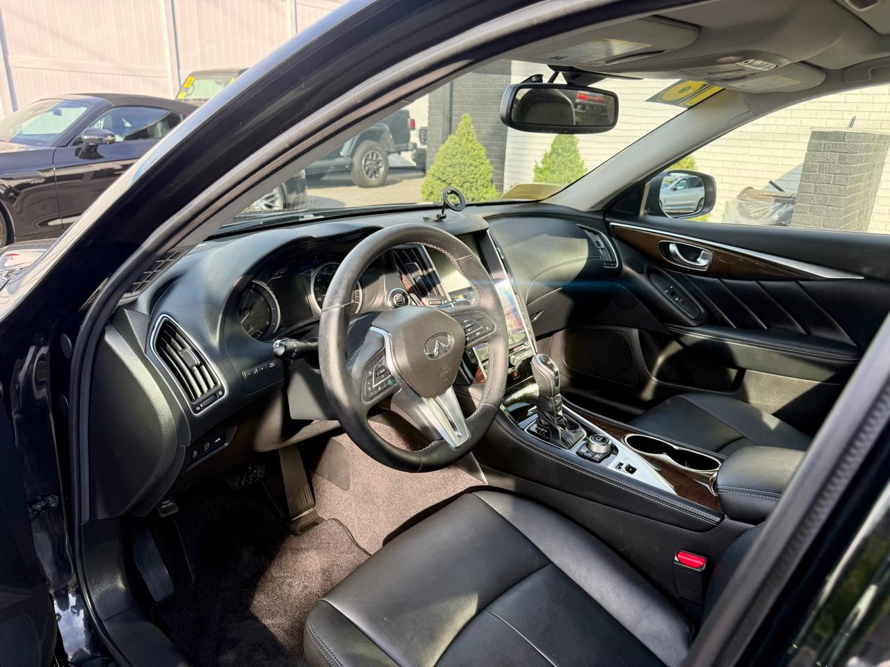 Infiniti Q50 2.0t LUXE AWD 2018