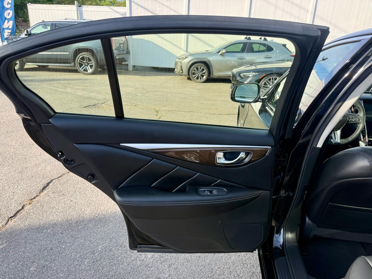 Infiniti Q50 2.0t LUXE AWD 2018