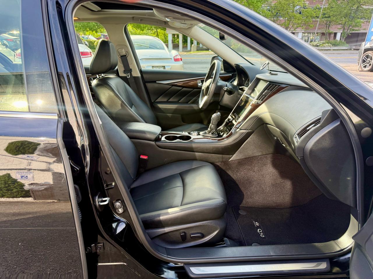 Infiniti Q50 2.0t LUXE AWD 2018