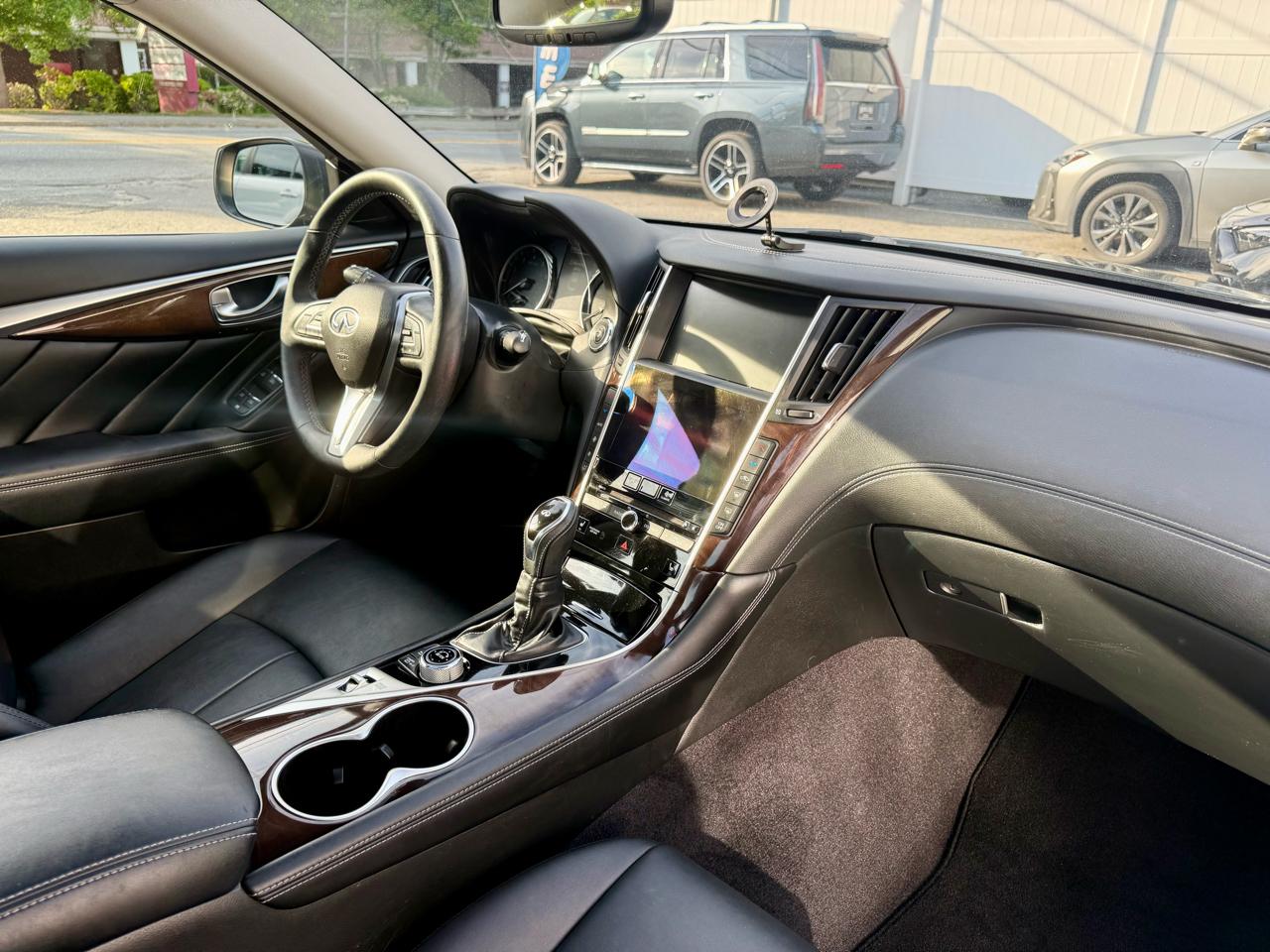 Infiniti Q50 2.0t LUXE AWD 2018