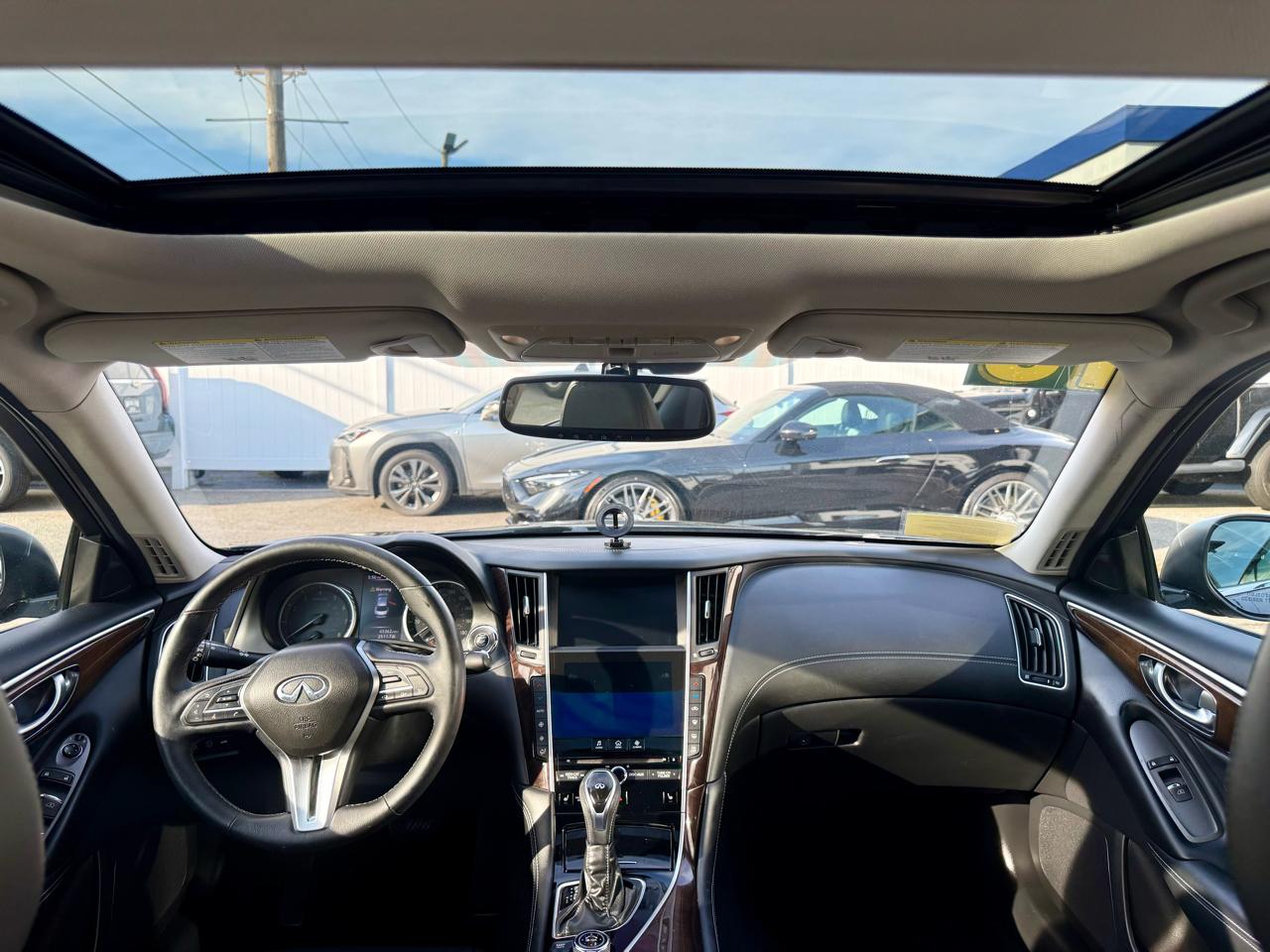 Infiniti Q50 2.0t LUXE AWD 2018