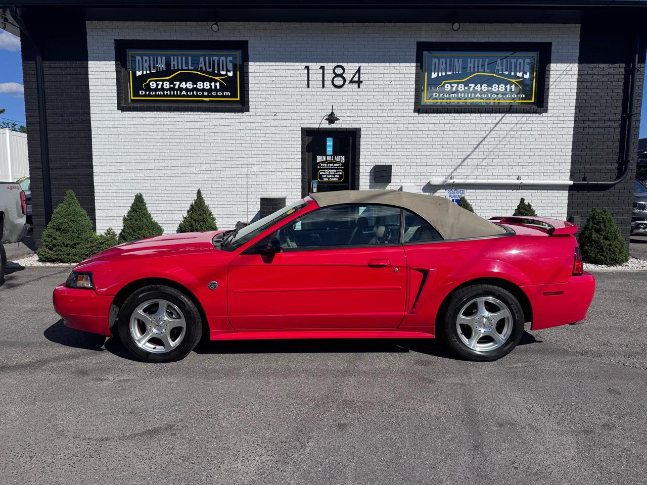 Ford Mustang Deluxe Convertible 2004
