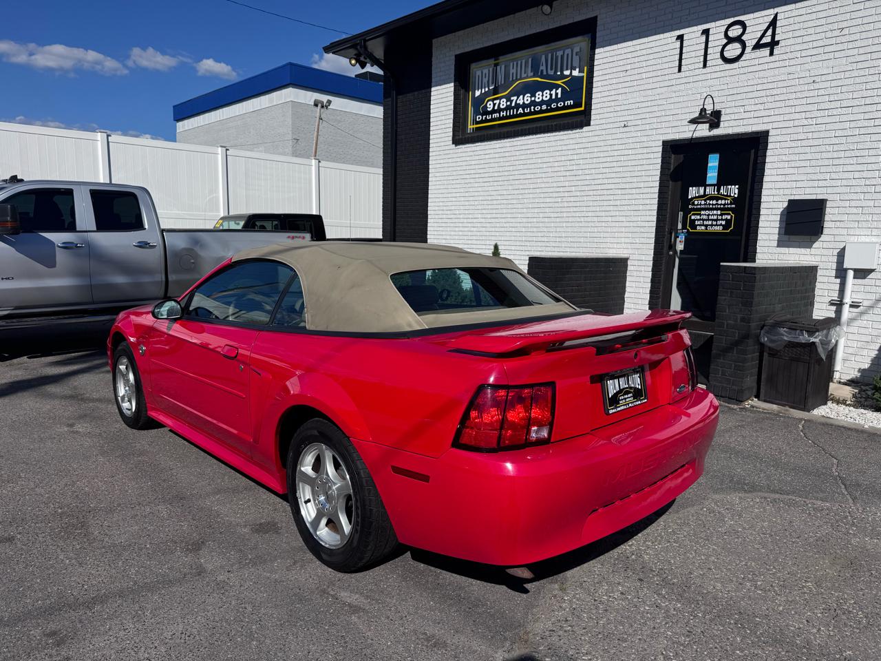 Ford Mustang Deluxe Convertible 2004
