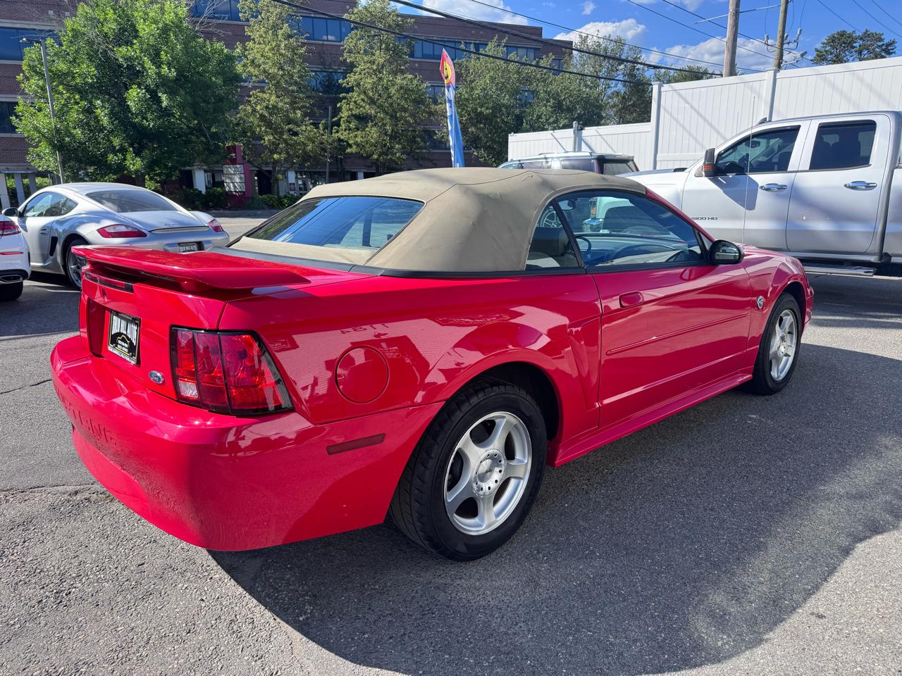Ford Mustang Deluxe Convertible 2004