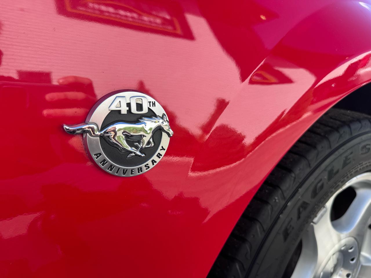 Ford Mustang Deluxe Convertible 2004