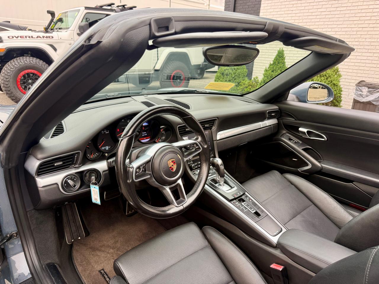 Porsche 911 Carrera Cabriolet 2017