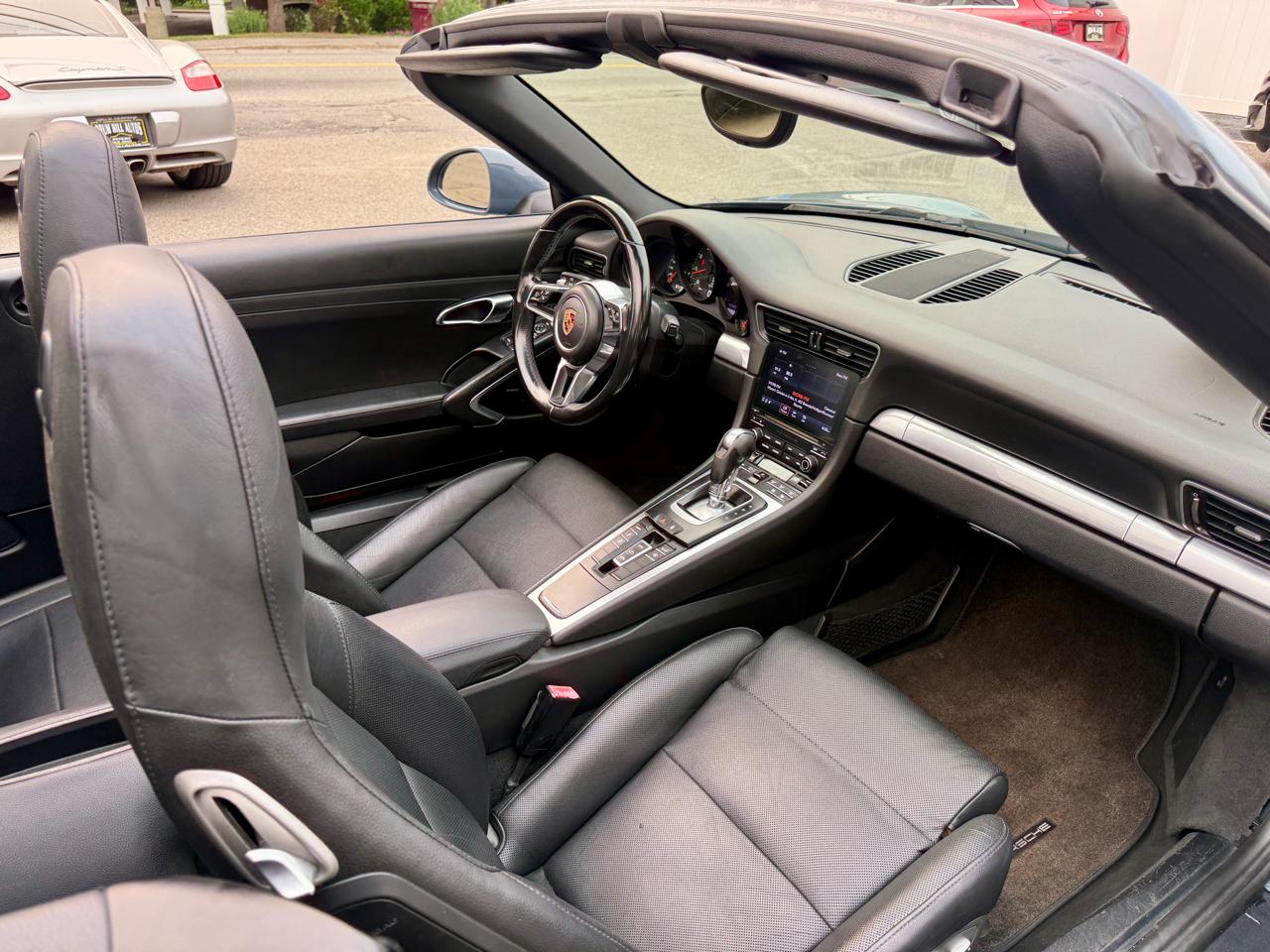 Porsche 911 Carrera Cabriolet 2017