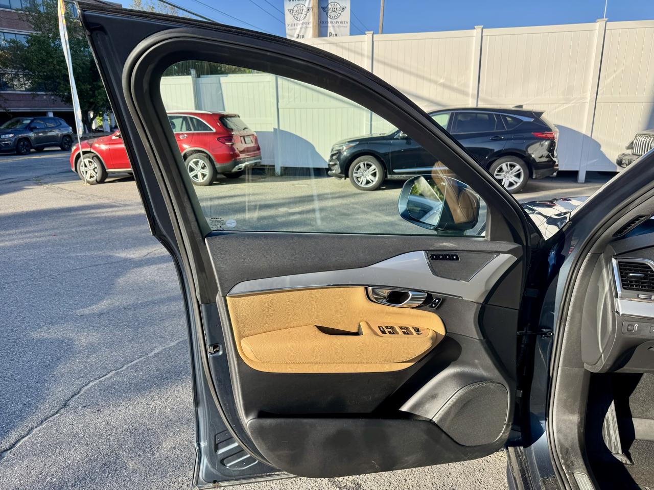 Volvo XC90 T5 Momentum 2018