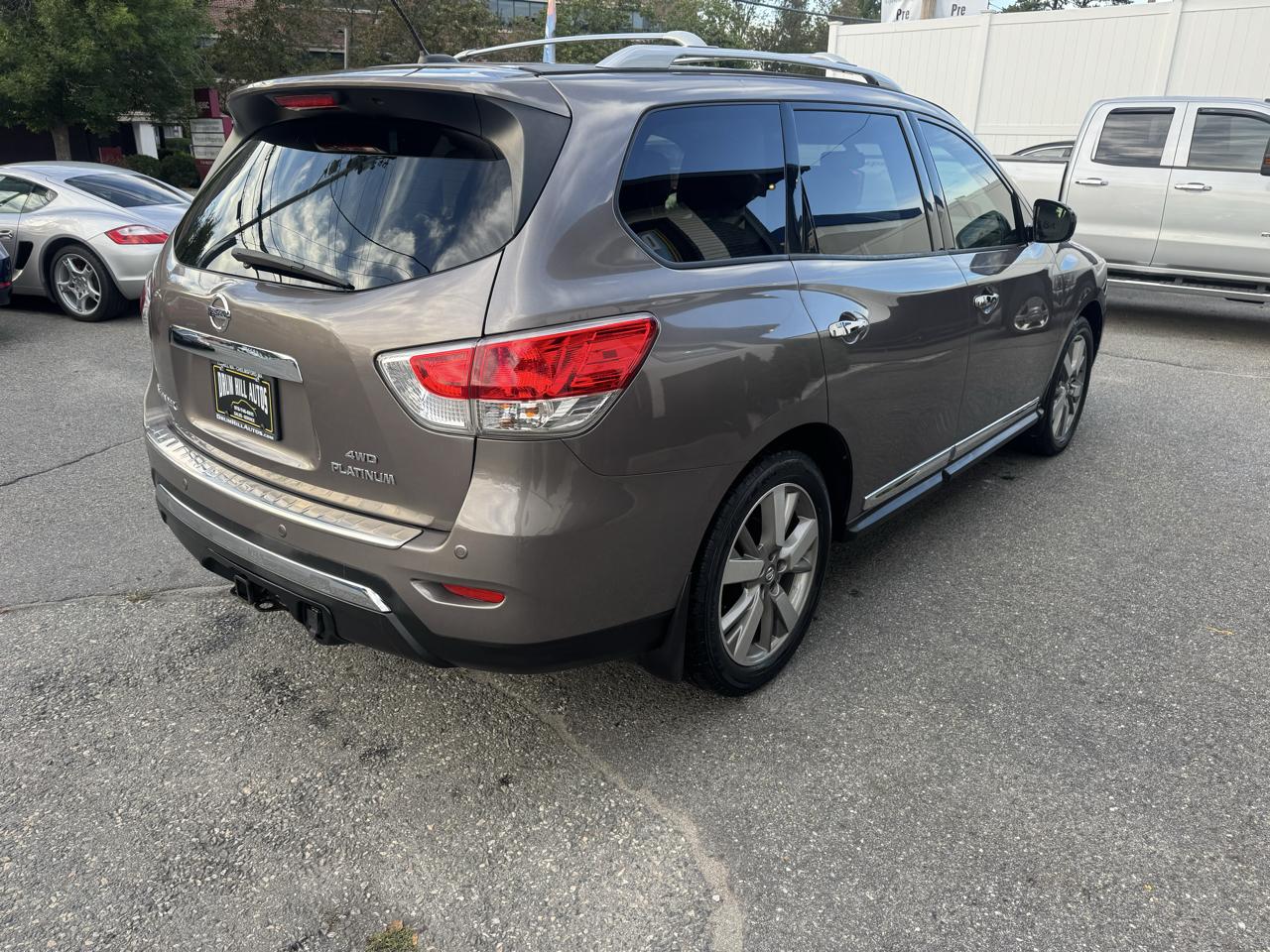 Nissan Pathfinder Platinum 4D SUV 4WD 2014