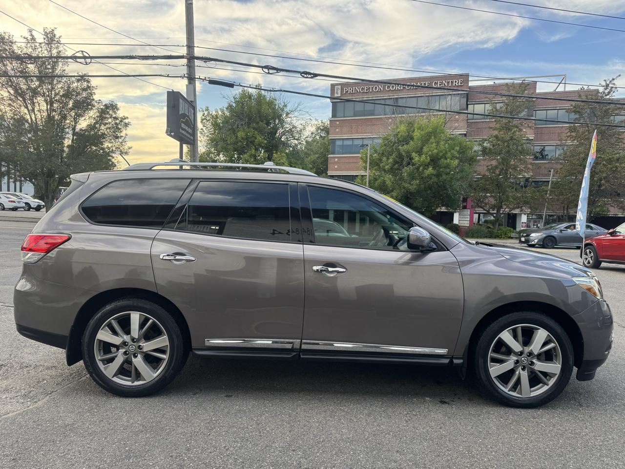 Nissan Pathfinder Platinum 4D SUV 4WD 2014