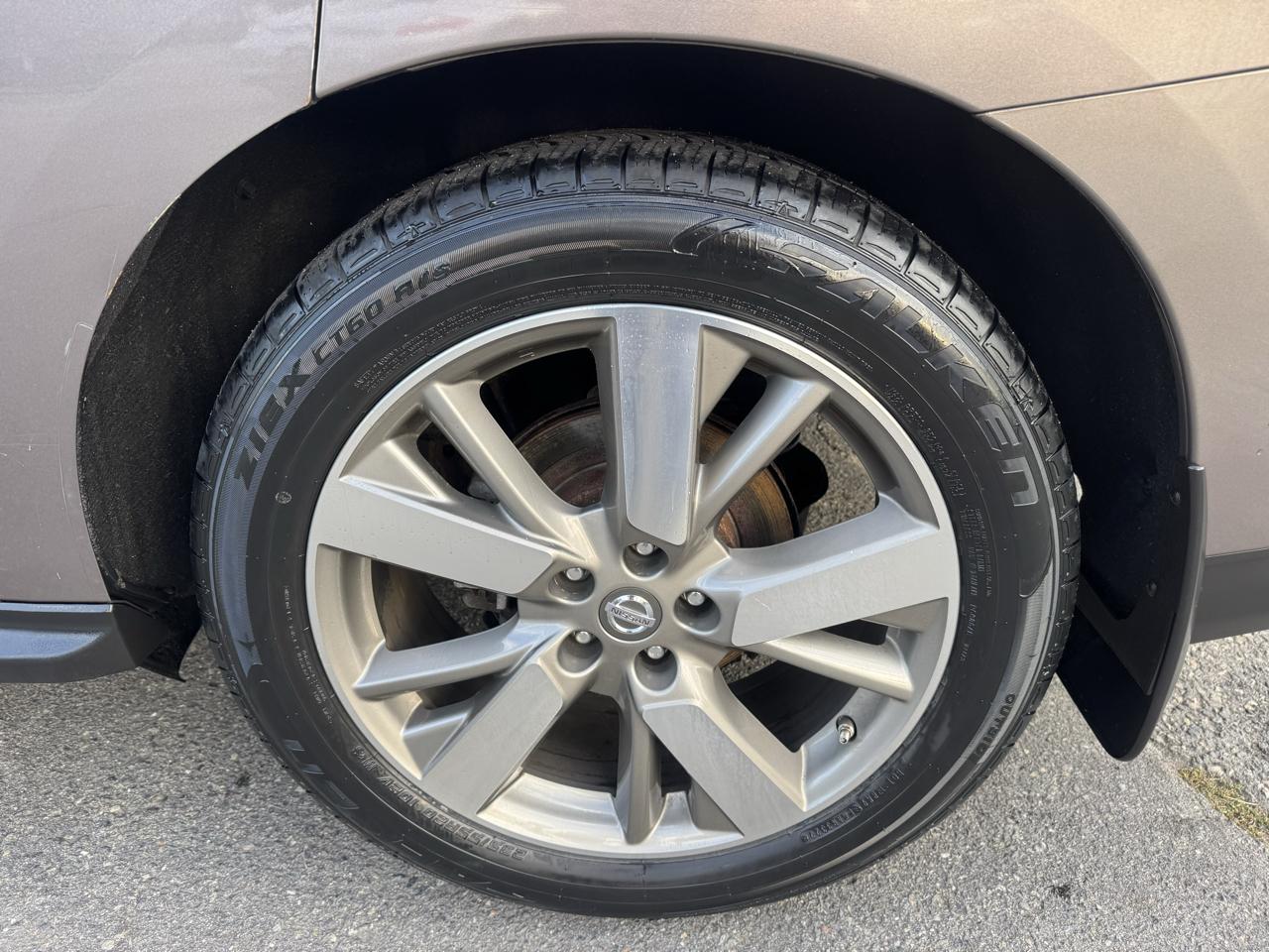 Nissan Pathfinder Platinum 4D SUV 4WD 2014
