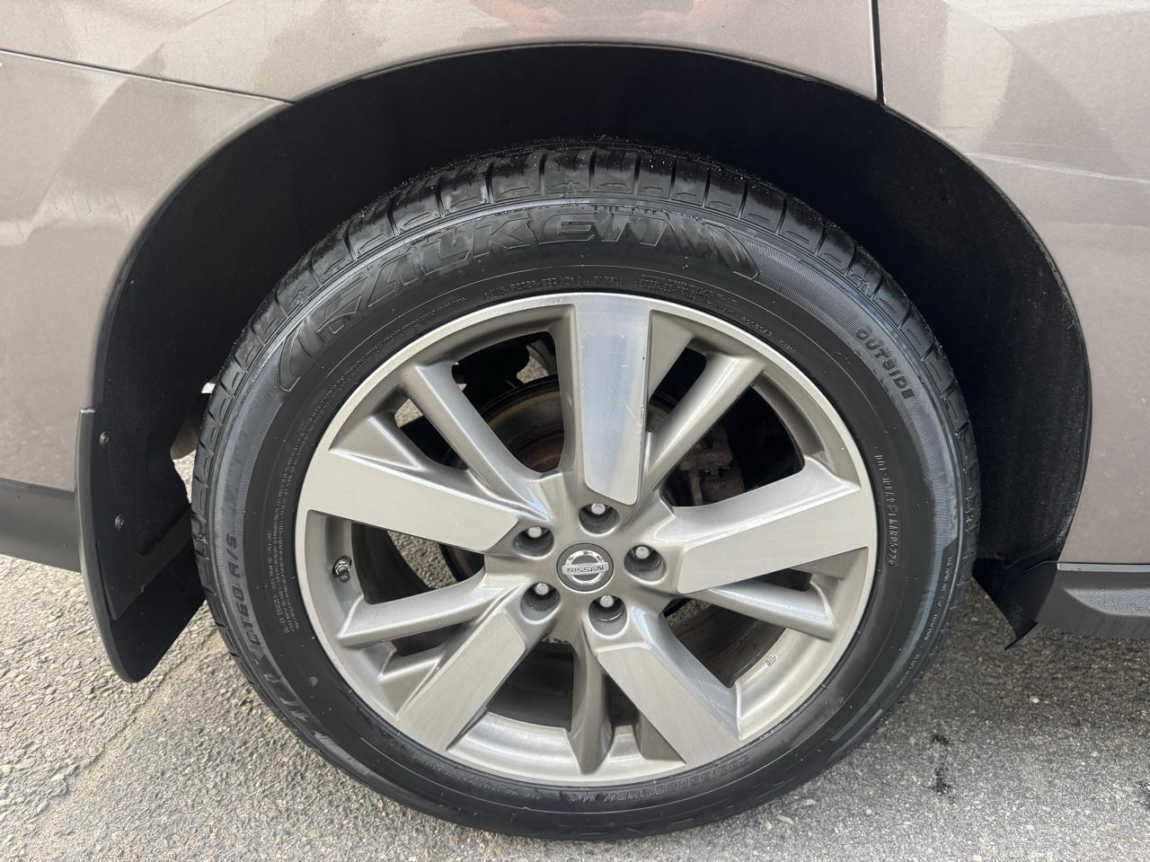 Nissan Pathfinder Platinum 4D SUV 4WD 2014