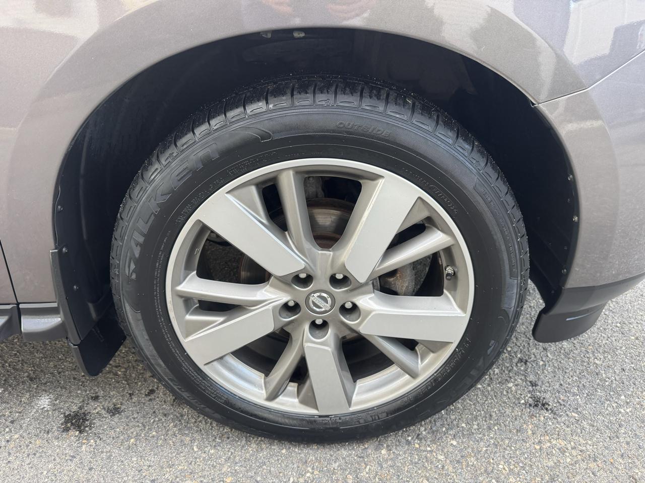 Nissan Pathfinder Platinum 4D SUV 4WD 2014