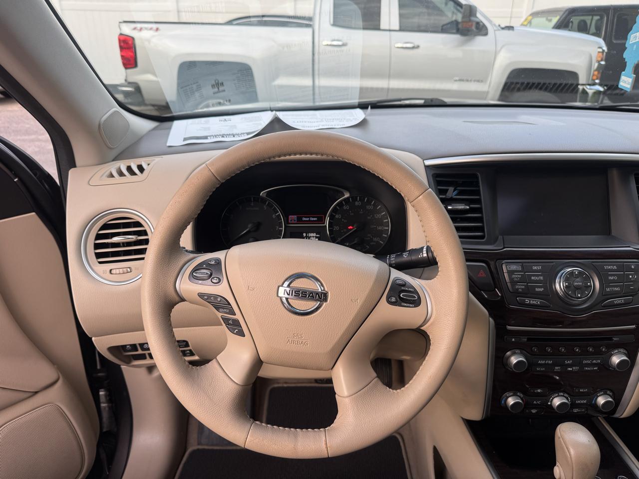 Nissan Pathfinder Platinum 4D SUV 4WD 2014