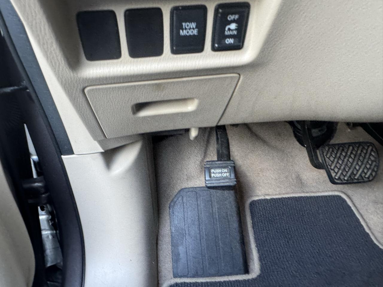 Nissan Pathfinder Platinum 4D SUV 4WD 2014