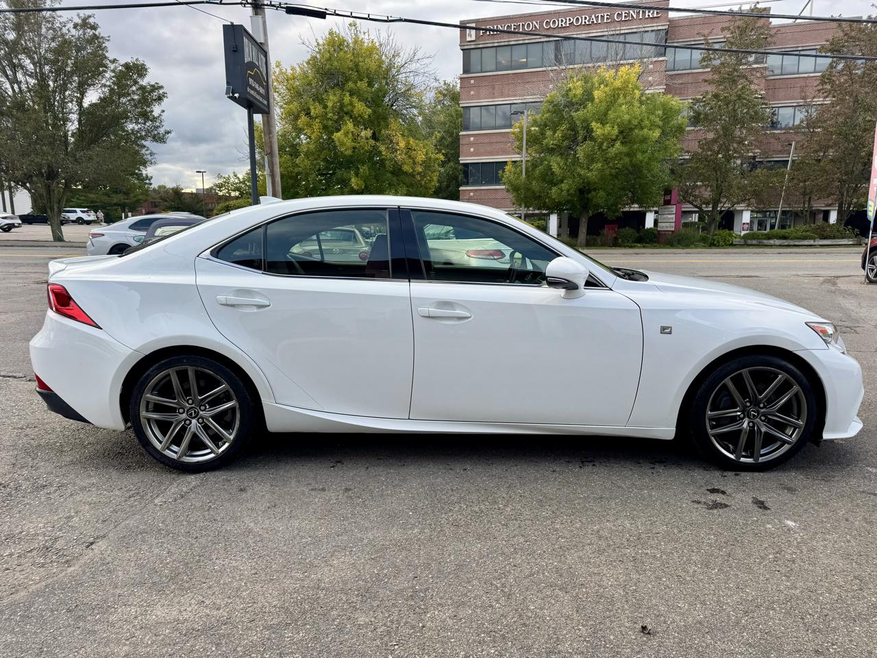 Lexus IS 300 AWD 2016