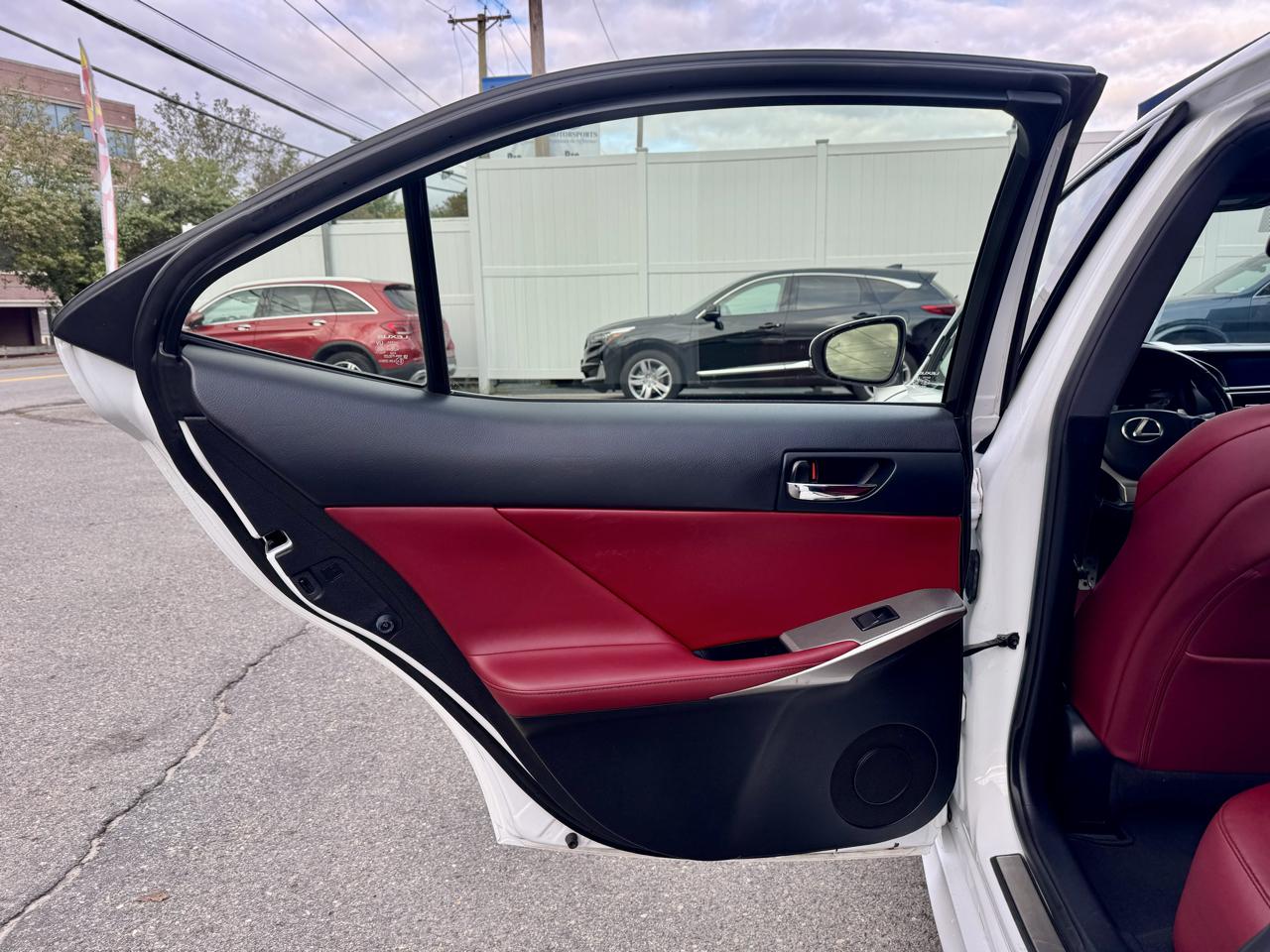 Lexus IS 300 AWD 2016