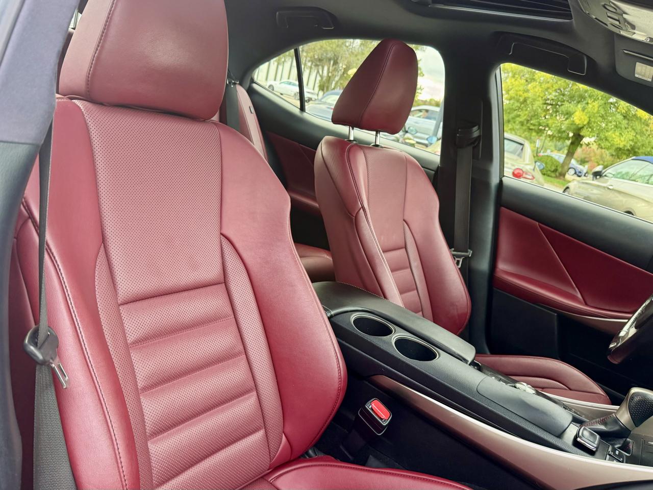 Lexus IS 300 AWD 2016