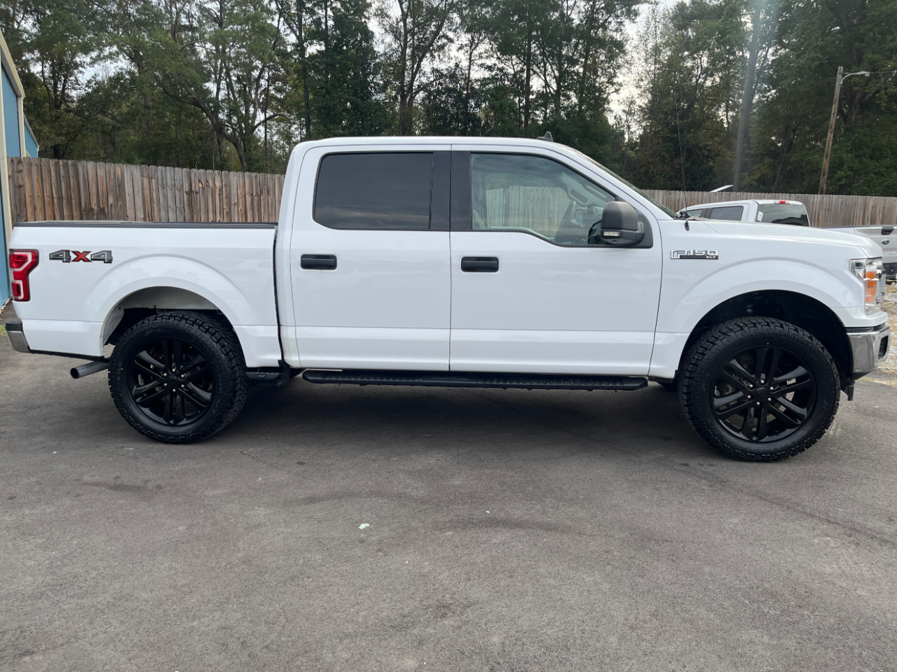 Ford F-150 XLT 4WD SuperCrew 5.5' Box 2019 Ford F-150 XLT 4WD SuperCrew 5.5' Box 2019