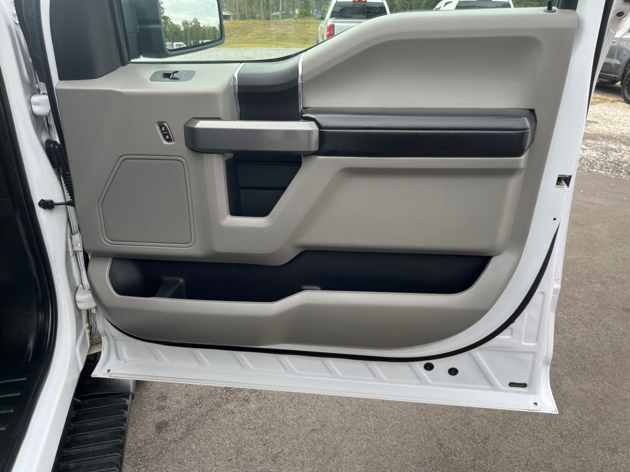 Ford F-150 XLT 4WD SuperCrew 5.5' Box 2019 Ford F-150 XLT 4WD SuperCrew 5.5' Box 2019