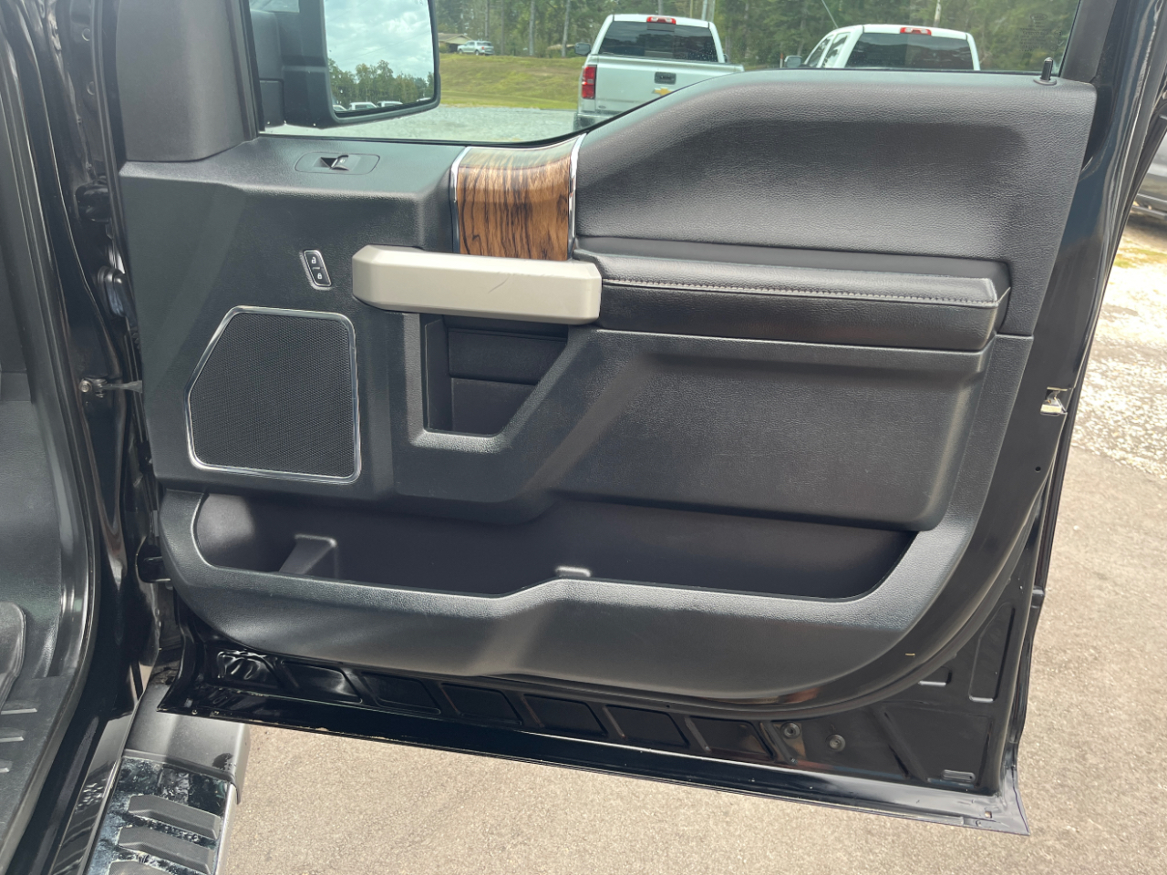 Ford F-150 Lariat 4WD SuperCrew 5.5' Box 2018 Ford F-150 Lariat 4WD SuperCrew 5.5' Box 2018