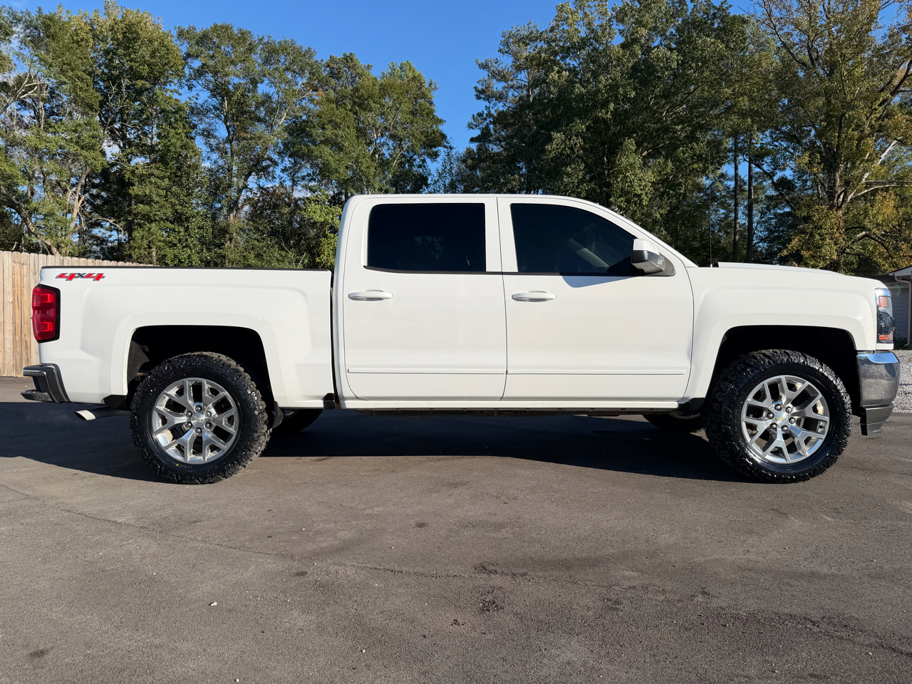 Chevrolet Silverado 1500 4WD Crew Cab 143.5" LT w/1LT 2017 Chevrolet Silverado 1500 4WD Crew Cab 143.5" LT w/1LT 2017
