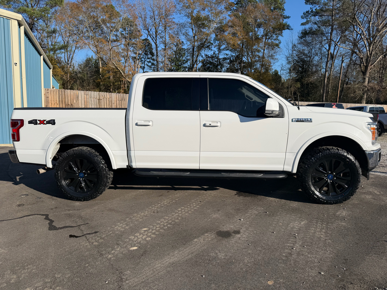 Ford F-150 4WD SuperCrew 145" Lariat 2019