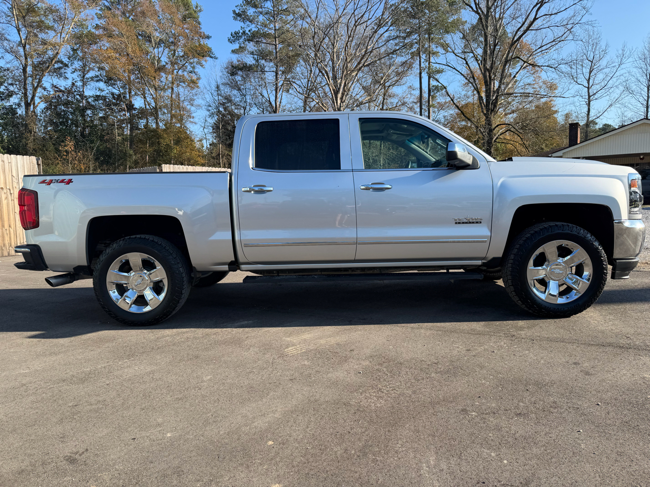 Chevrolet Silverado 1500 4WD Crew Cab 143.5" LTZ w/1LZ 2018