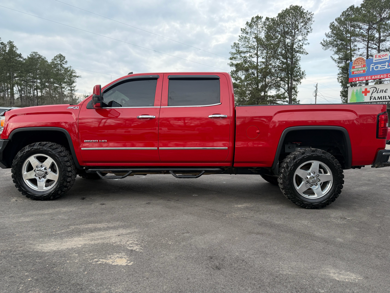 GMC Sierra 2500HD available WiFi 4WD Crew Cab 153.7" SLT 2015