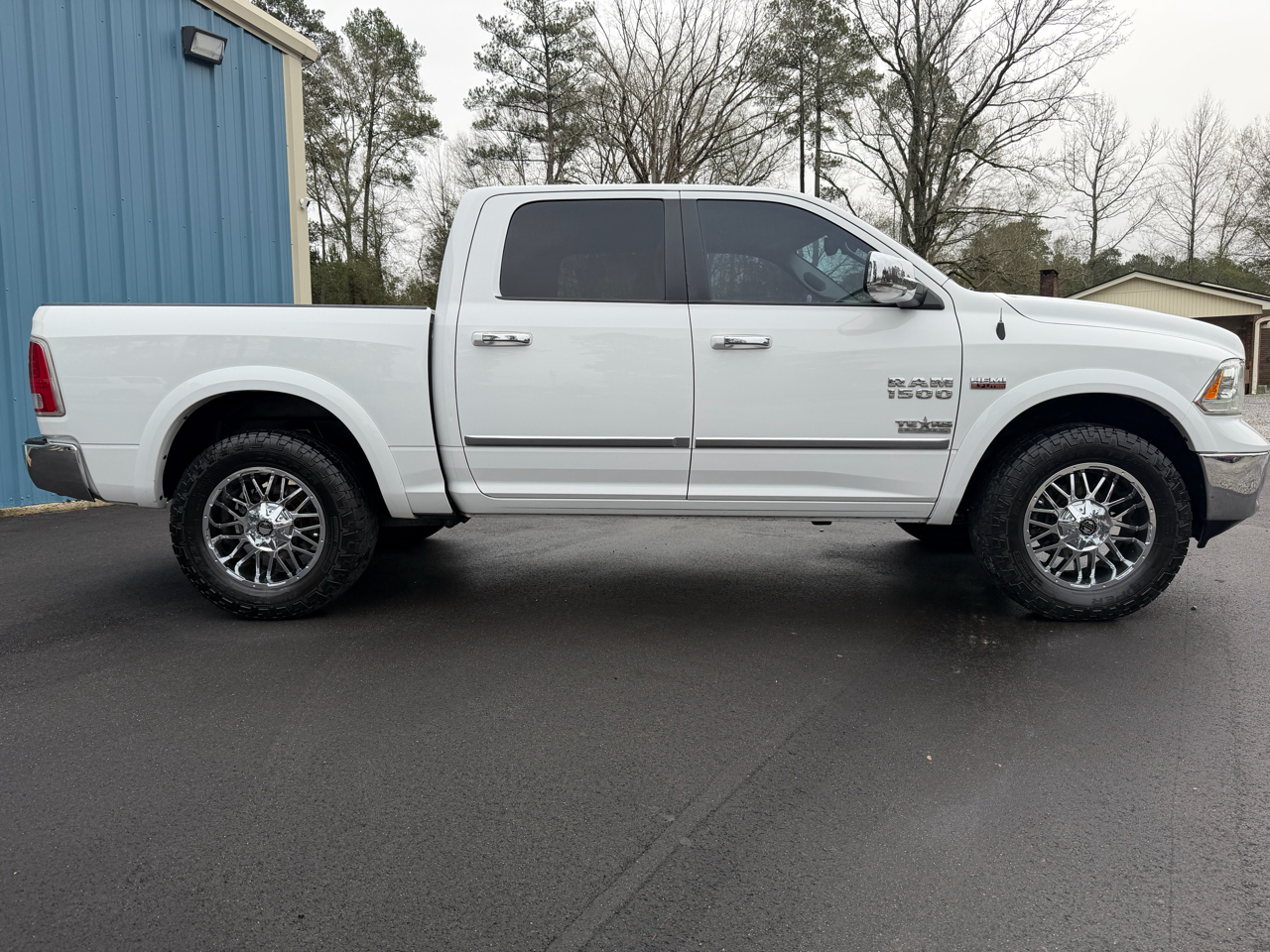 RAM 1500 Laramie 4x4 Crew Cab 5'7" Box 2017
